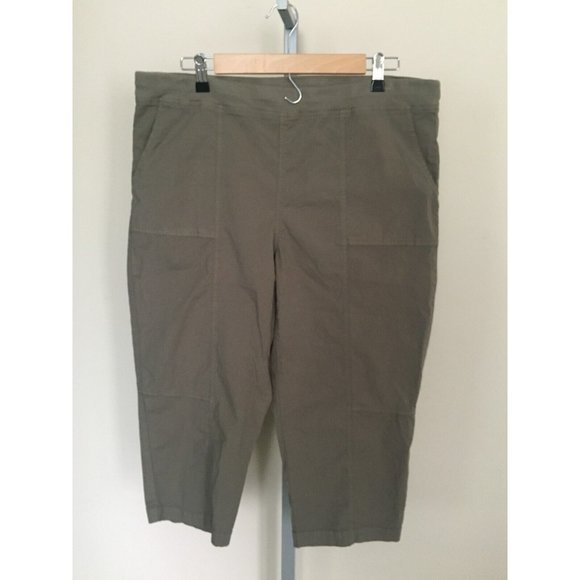Chicos Zenergy Capri Pants Size 3P Olive Green Flat Front Summer Casual Clothing - Picture 2 of 4